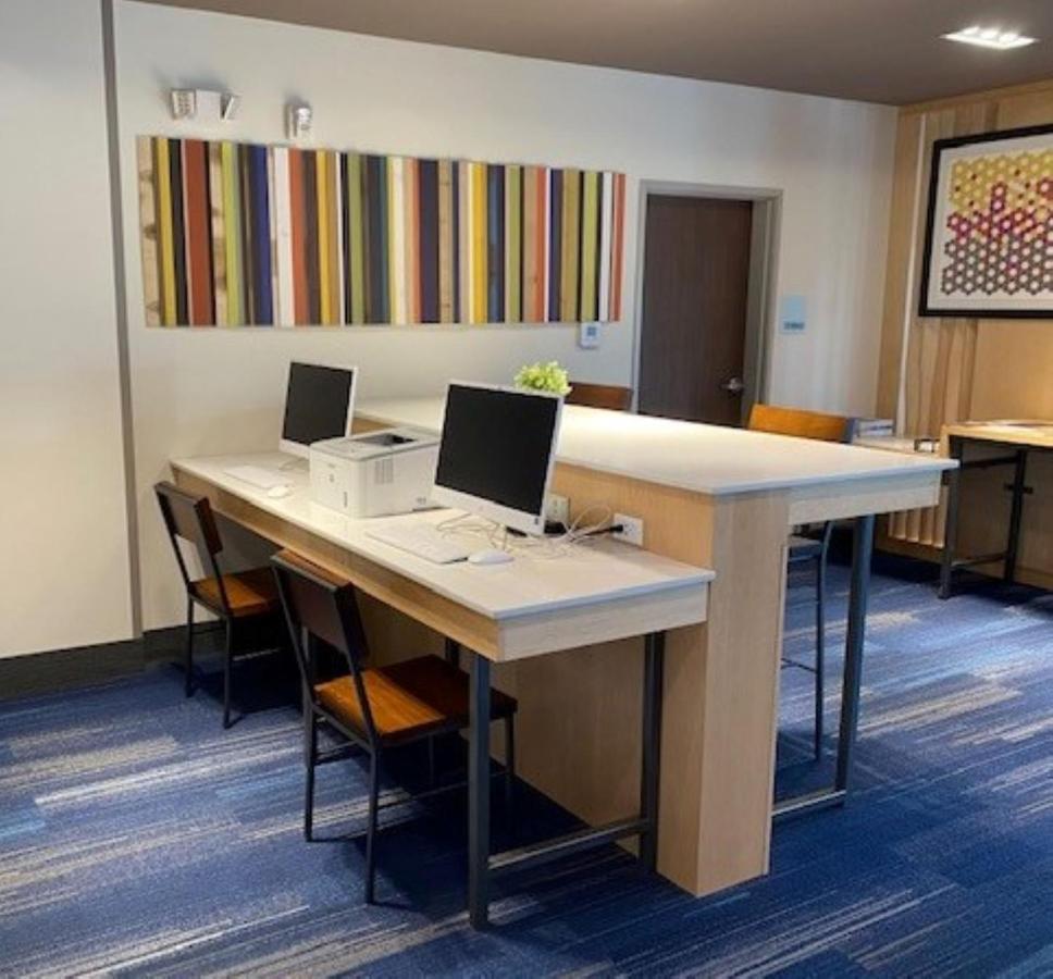 Holiday Inn Express & Suites Warrensburg North By Ihg Exteriör bild